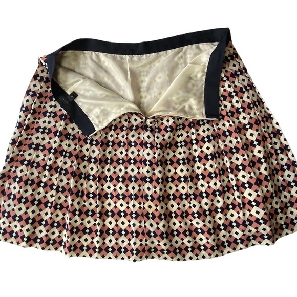 J. Crew Women’s Navy, Pink, Cream Diamond Print Pleated Skirt 100% Silk Size 10 - Picture 7 of 11